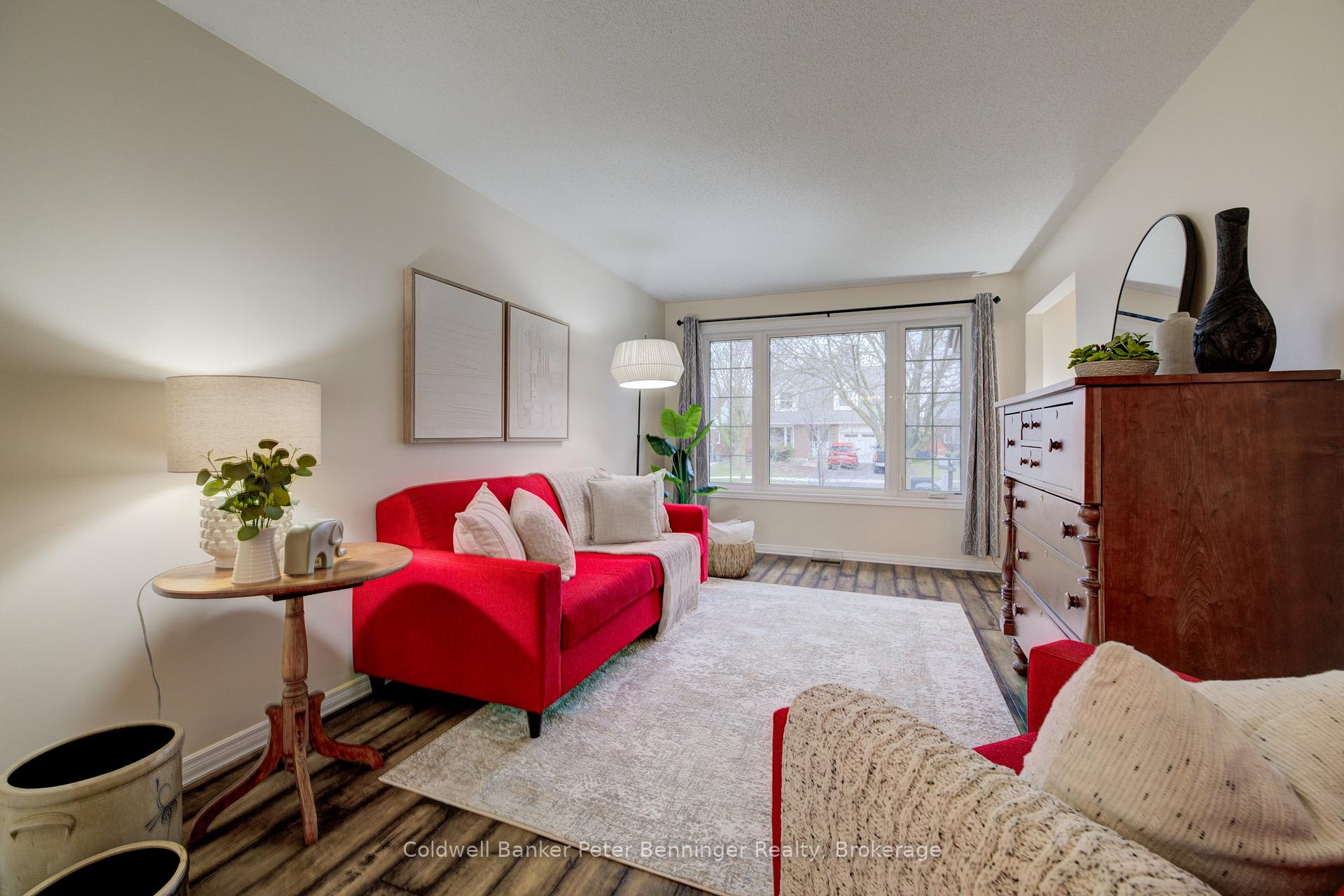 Photo 6 of 275 Canterbury Drive, Waterloo — HOMEH