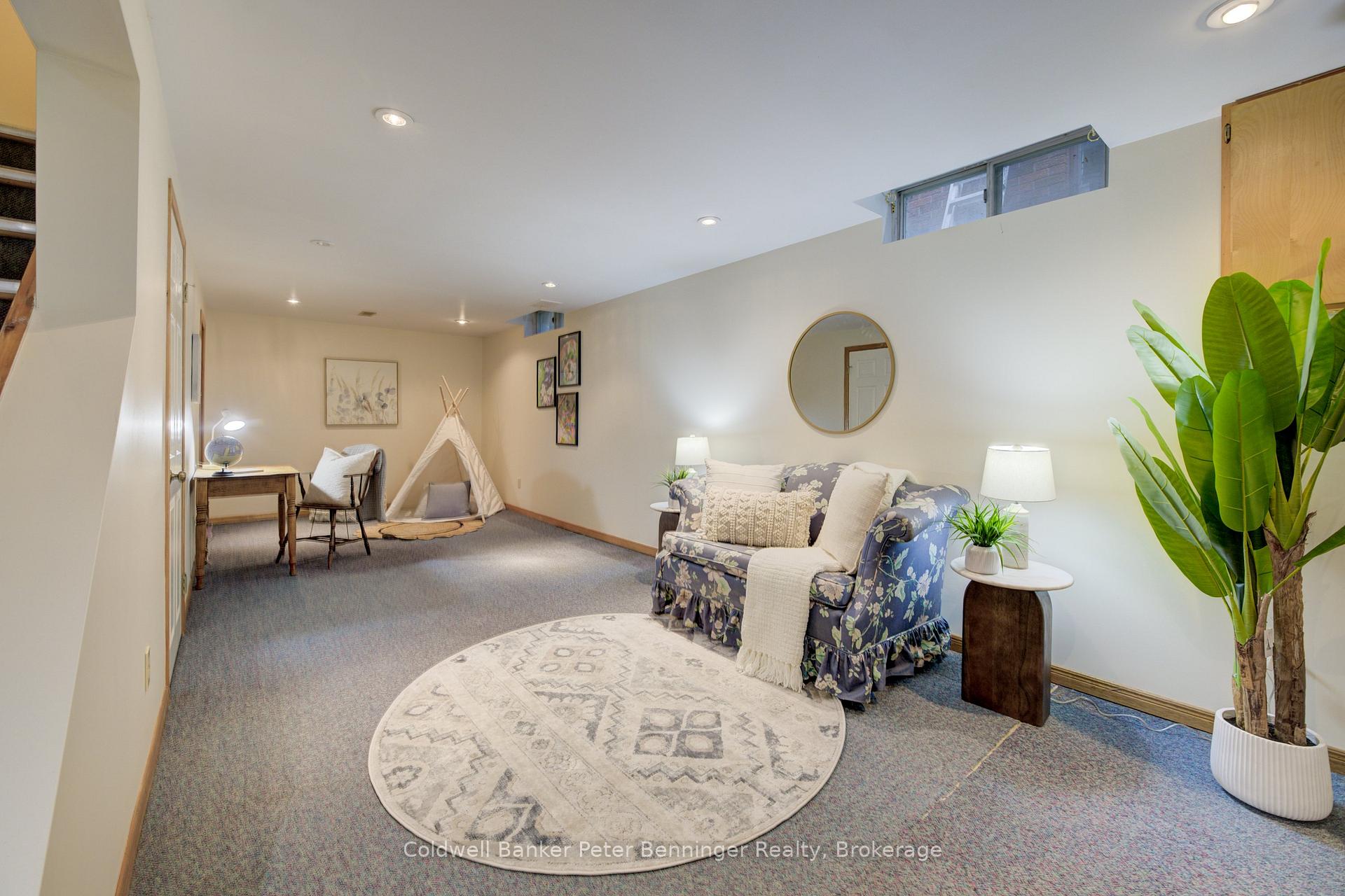 Photo 36 of 275 Canterbury Drive, Waterloo — HOMEH