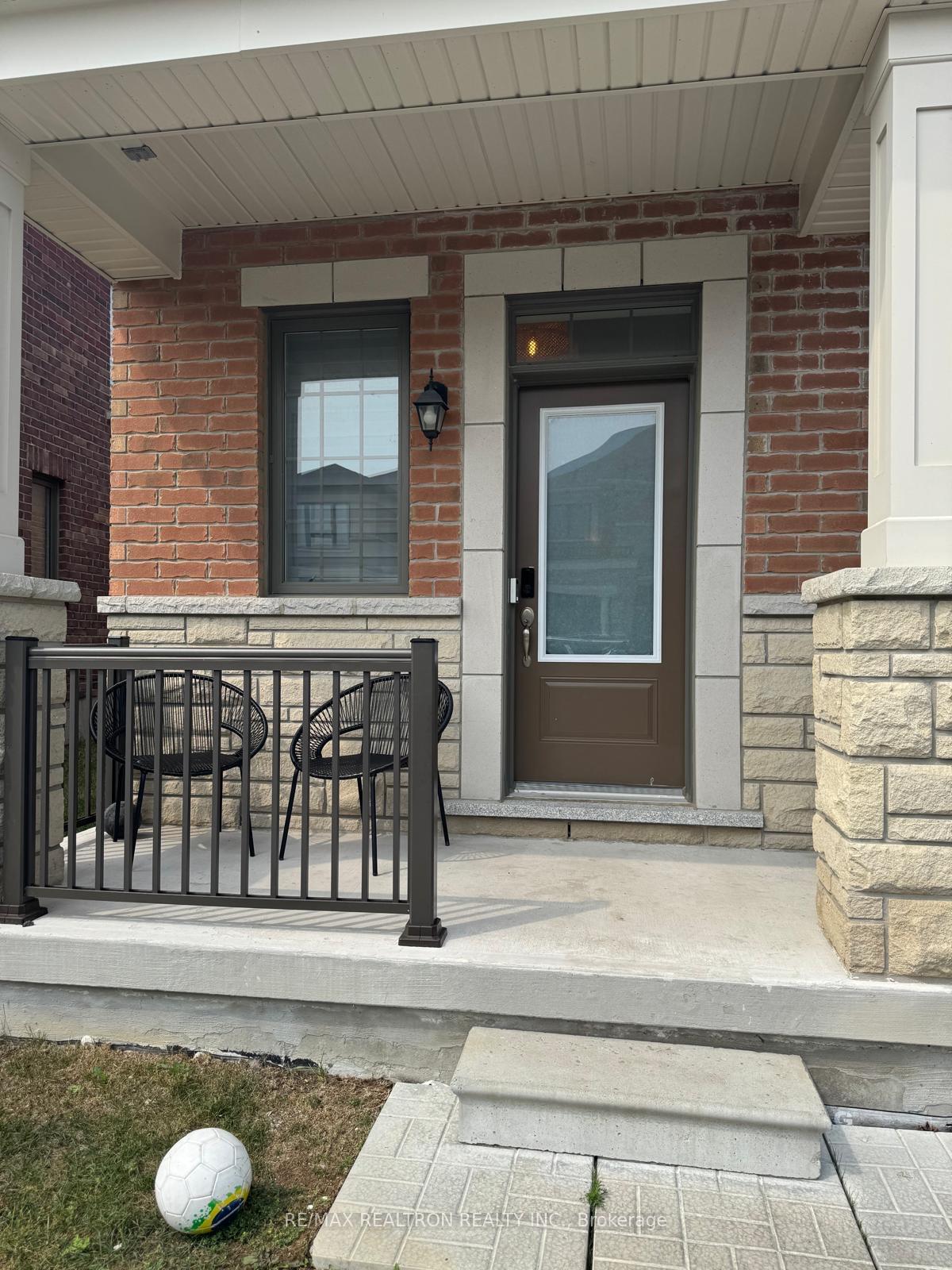 Photo 3 of 37 Broden Crescent, Whitby, Rural Whitby — HOMEH
