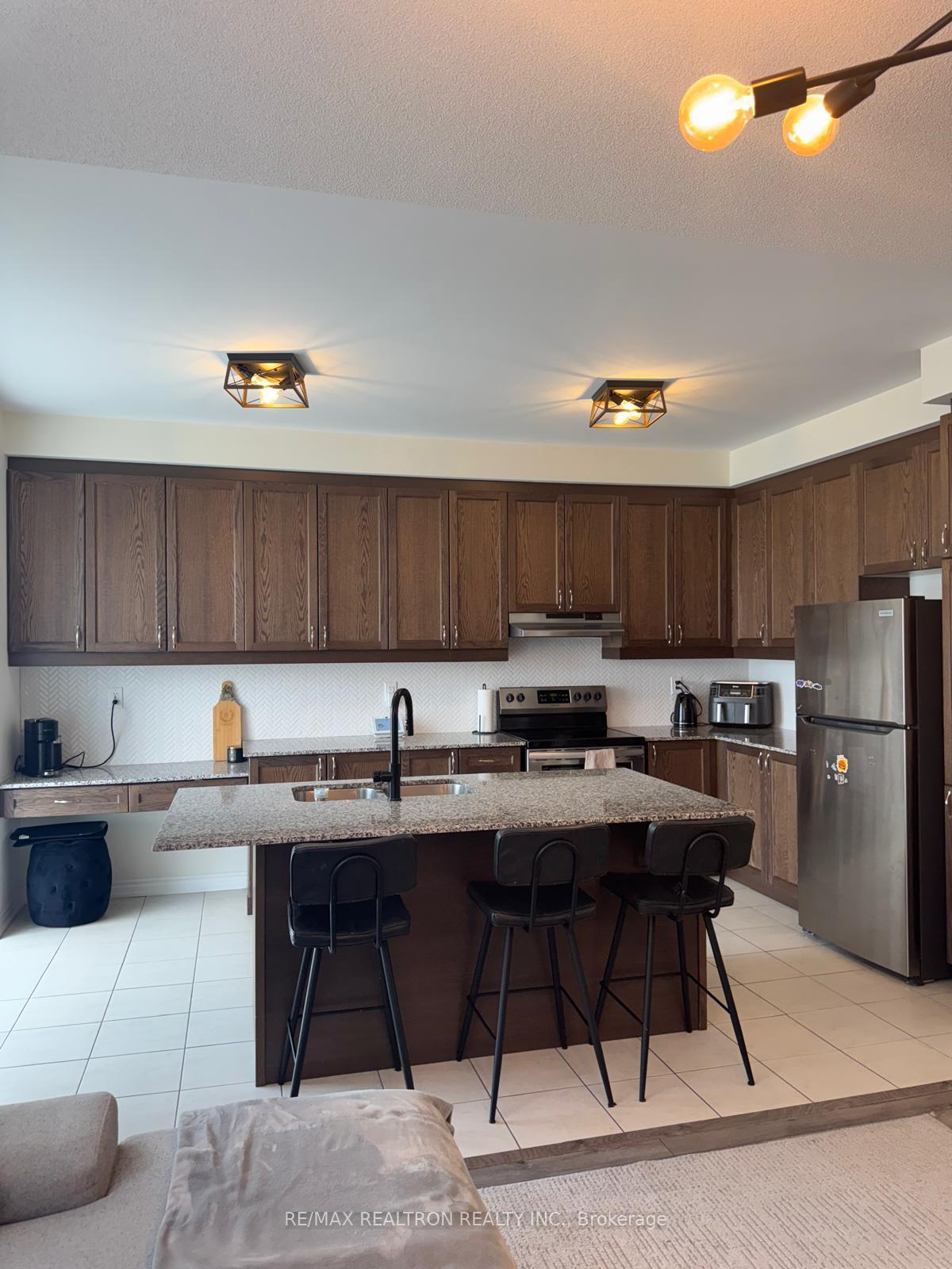 Photo 5 of 37 Broden Crescent, Whitby, Rural Whitby — HOMEH
