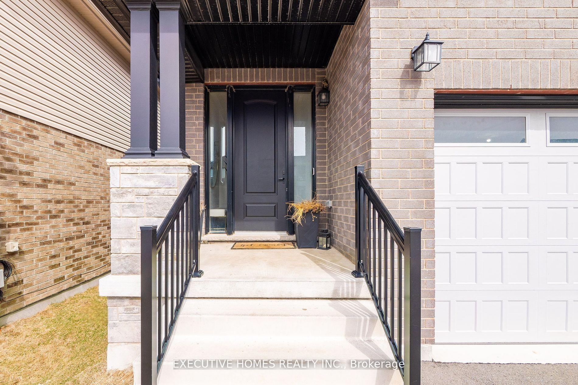 Photo 2 of 326 Chokecherry Crescent, Waterloo — HOMEH