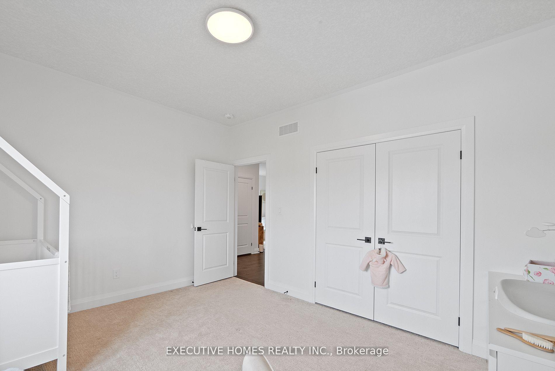Photo 32 of 326 Chokecherry Crescent, Waterloo — HOMEH