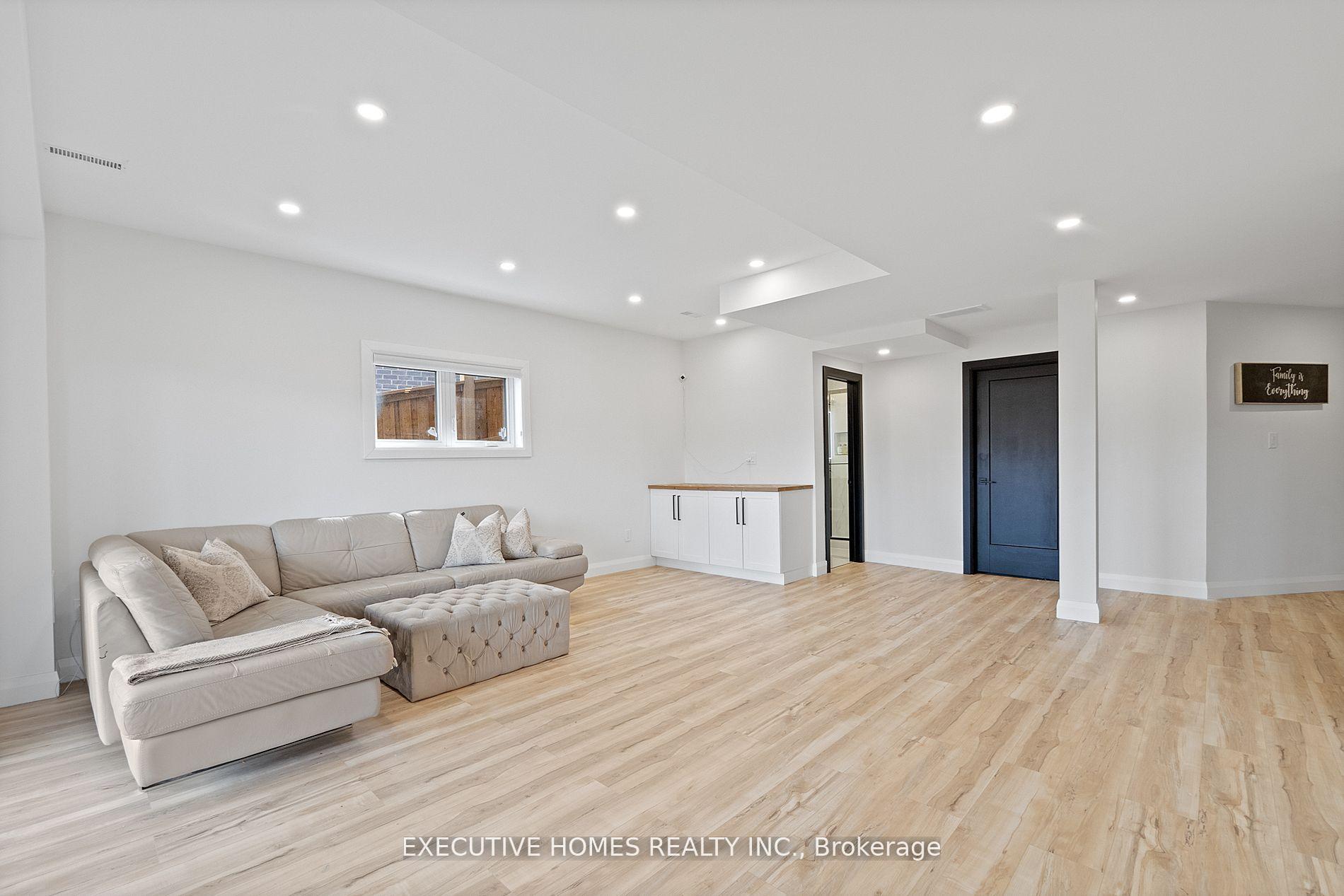 Photo 34 of 326 Chokecherry Crescent, Waterloo — HOMEH