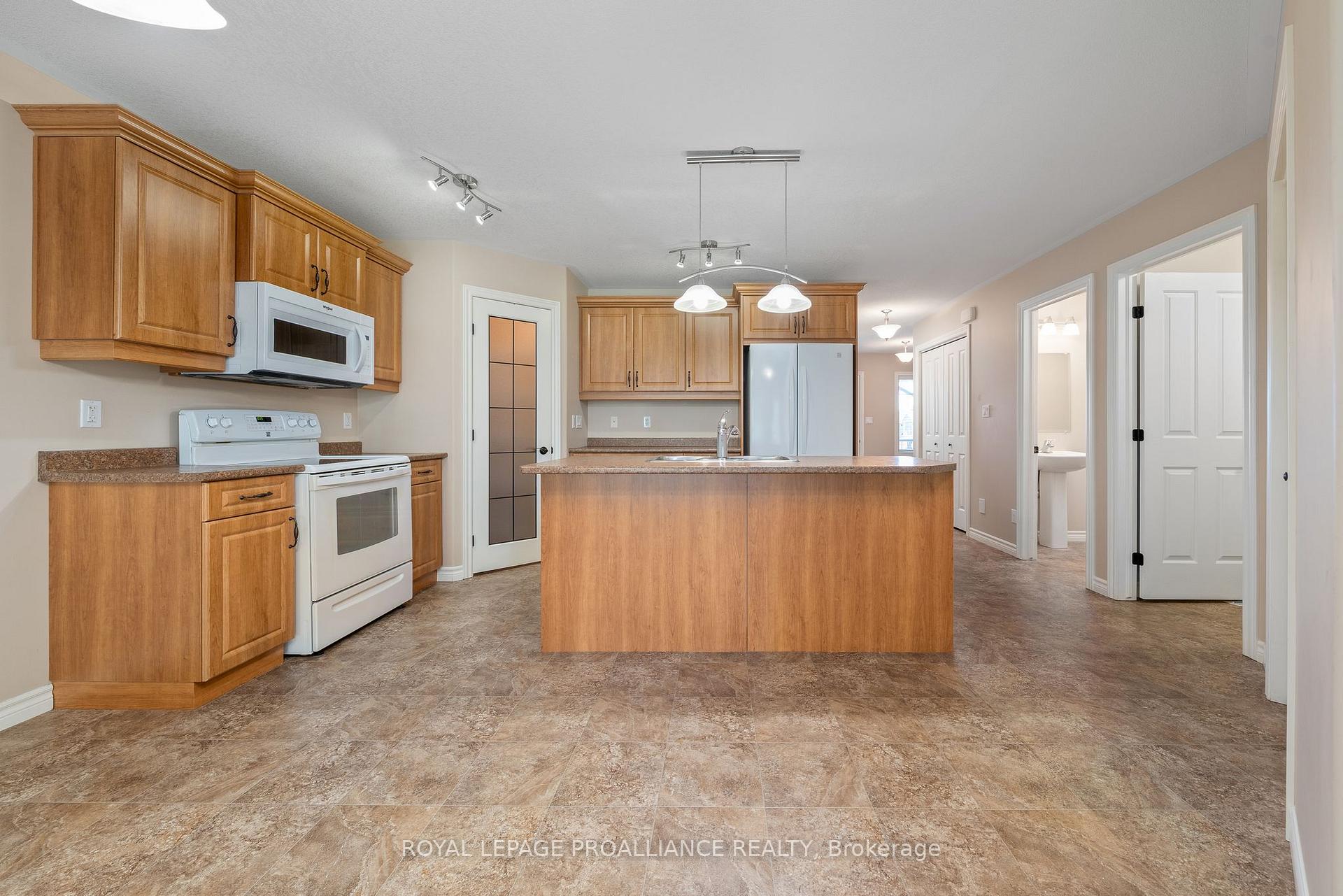 Photo 7 of 22 Chinook Street, Belleville, Belleville Ward — HOMEH