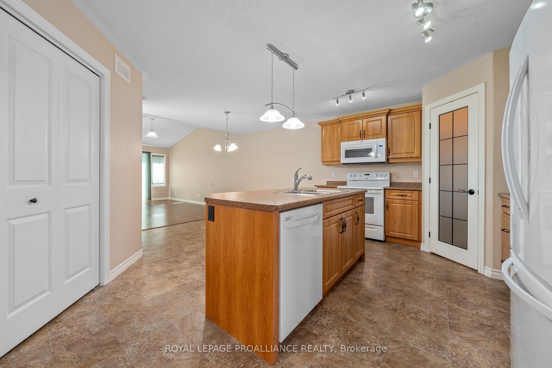 Photo 11 of 22 Chinook Street, Belleville, Belleville Ward — HOMEH