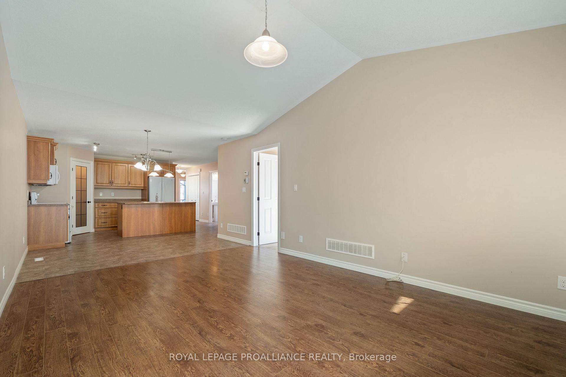 Photo 19 of 22 Chinook Street, Belleville, Belleville Ward — HOMEH