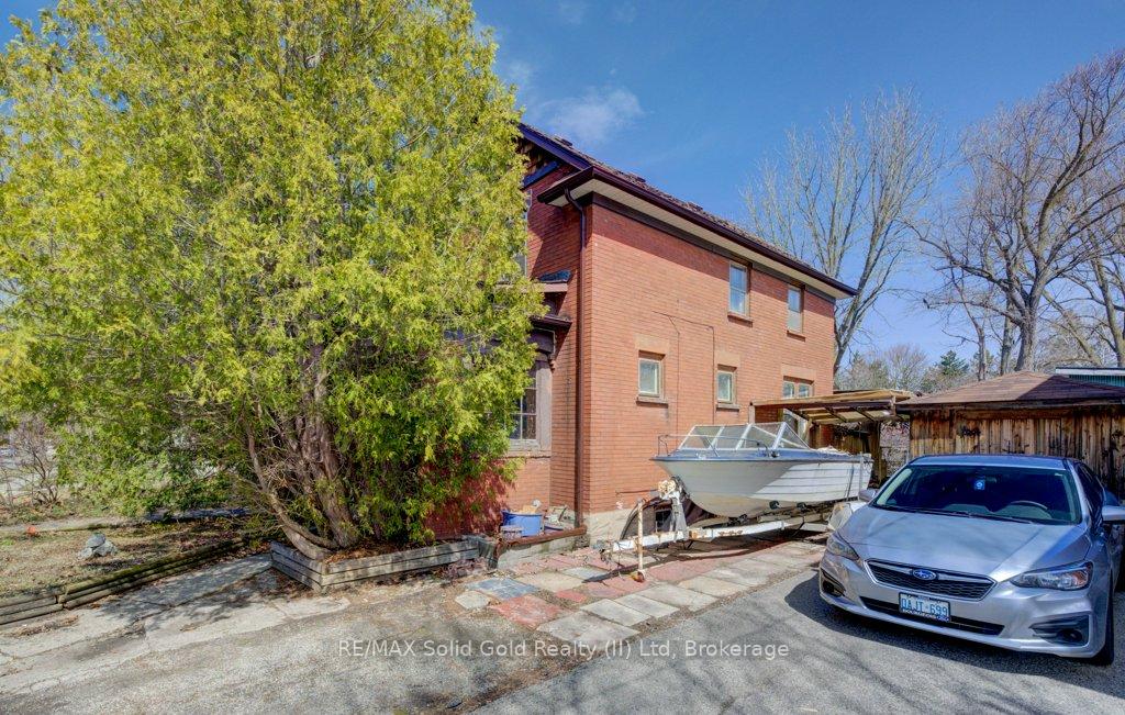 Photo 2 of 102 Dunbar Road S, Waterloo — HOMEH