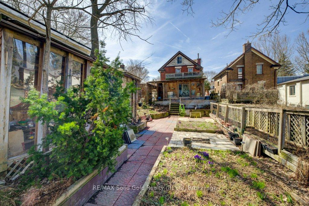 Photo 3 of 102 Dunbar Road S, Waterloo — HOMEH