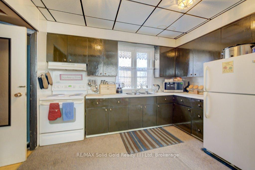 Photo 5 of 102 Dunbar Road S, Waterloo — HOMEH