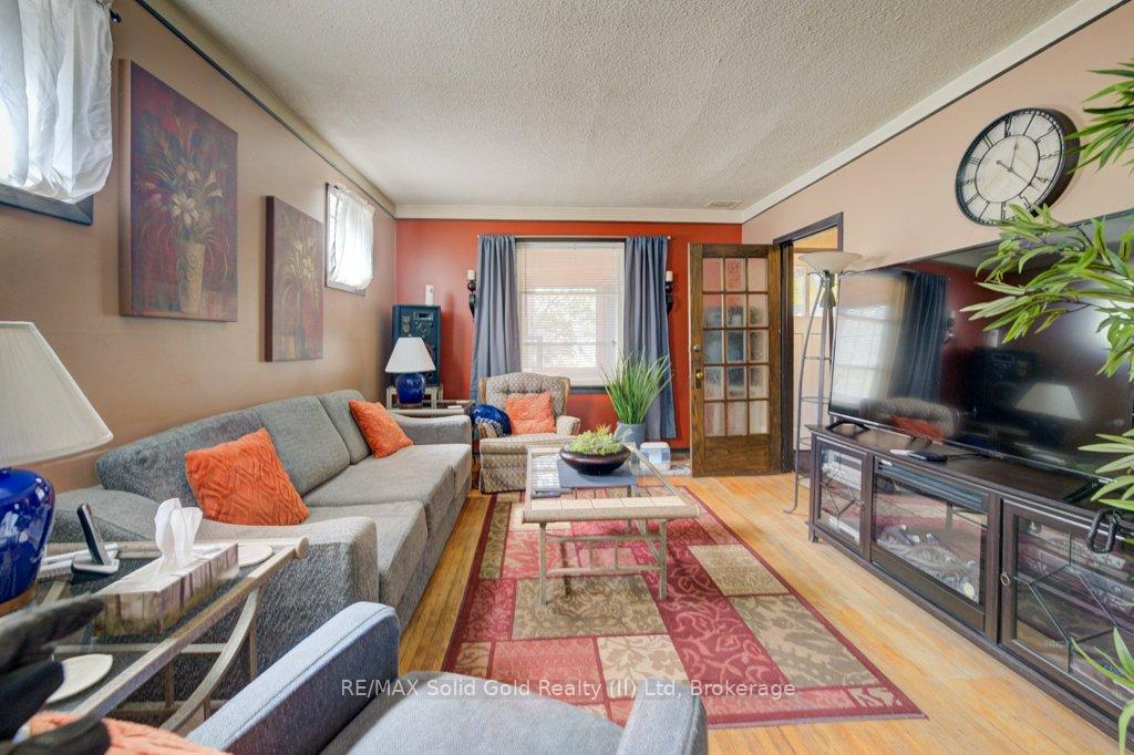 Photo 7 of 102 Dunbar Road S, Waterloo — HOMEH