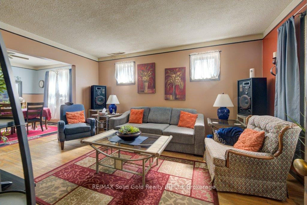 Photo 8 of 102 Dunbar Road S, Waterloo — HOMEH