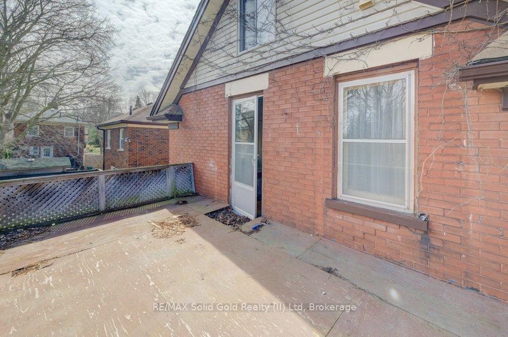 Photo 11 of 102 Dunbar Road S, Waterloo — HOMEH