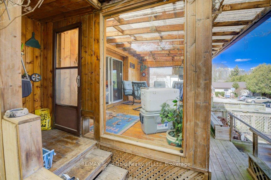 Photo 16 of 102 Dunbar Road S, Waterloo — HOMEH