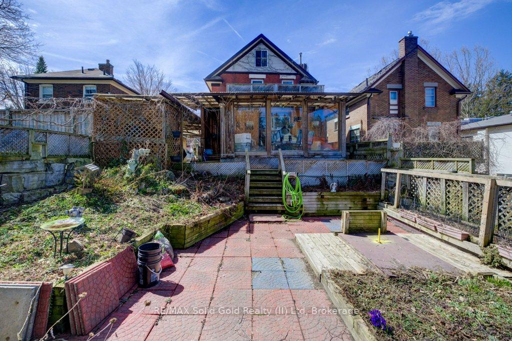 Photo 19 of 102 Dunbar Road S, Waterloo — HOMEH