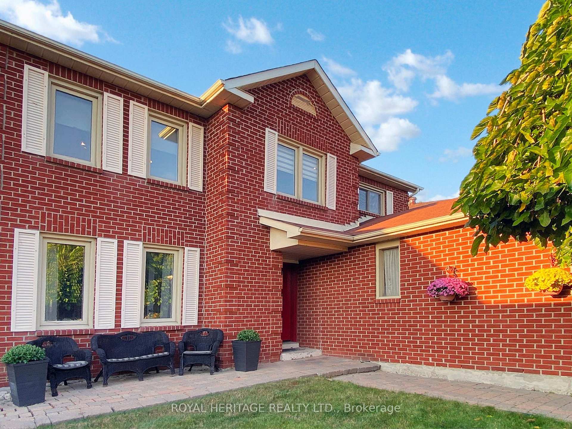 Photo 2 of 138 William Stephenson Drive, Whitby, Blue Grass Meadows — HOMEH