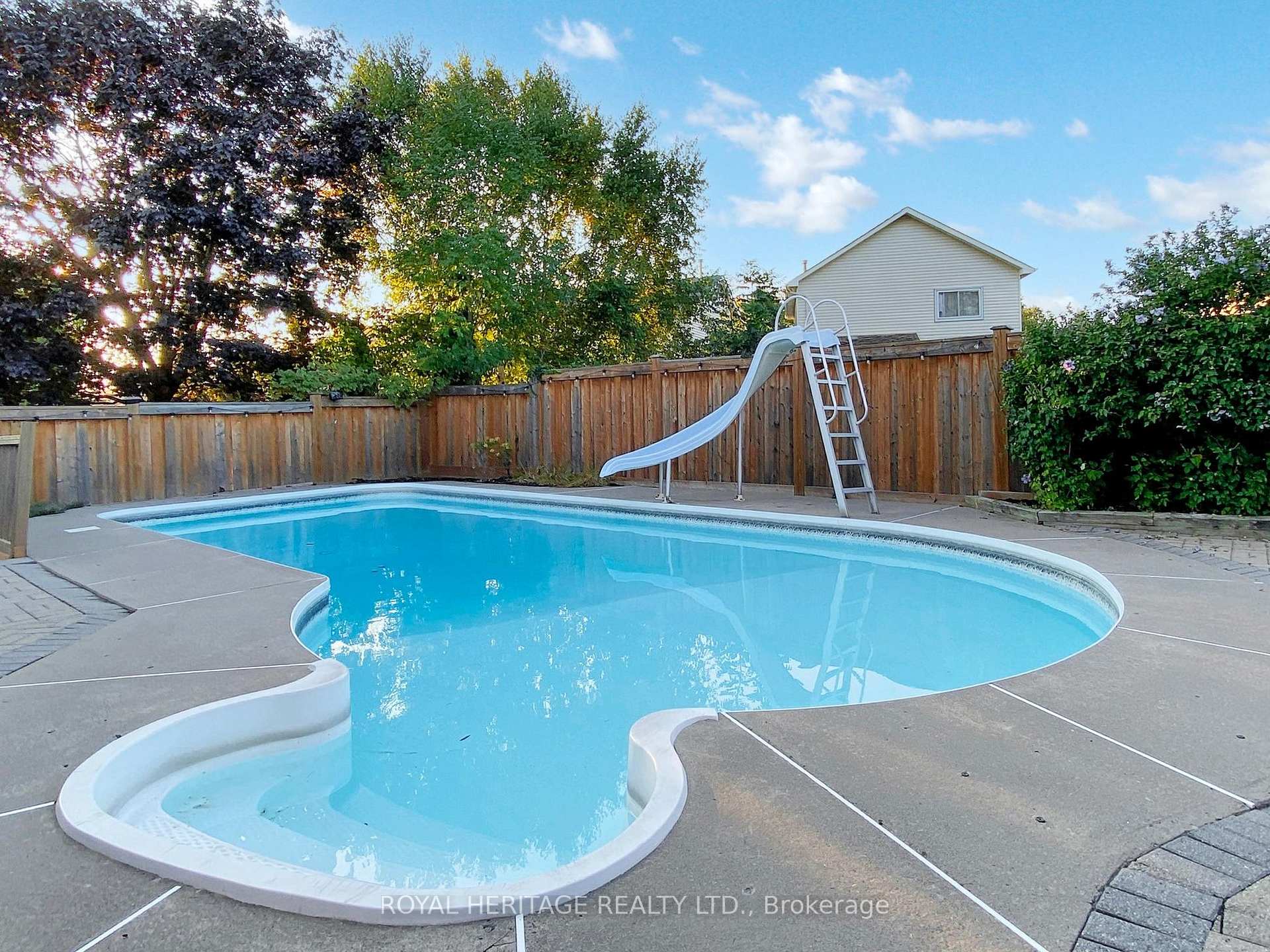 Photo 40 of 138 William Stephenson Drive, Whitby, Blue Grass Meadows — HOMEH