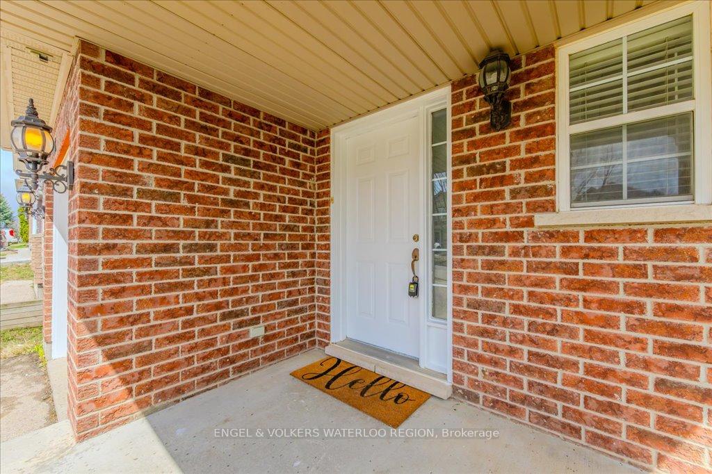 Photo 5 of 764 Zermatt Drive, Waterloo, Clair Hills — HOMEH