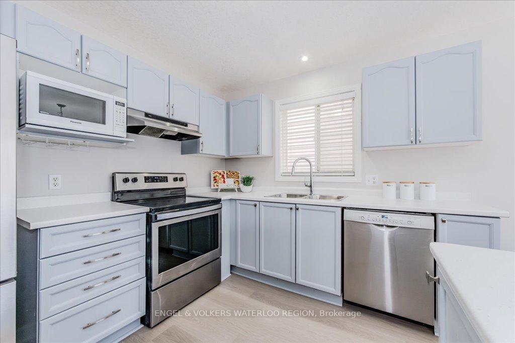 Photo 16 of 764 Zermatt Drive, Waterloo, Clair Hills — HOMEH