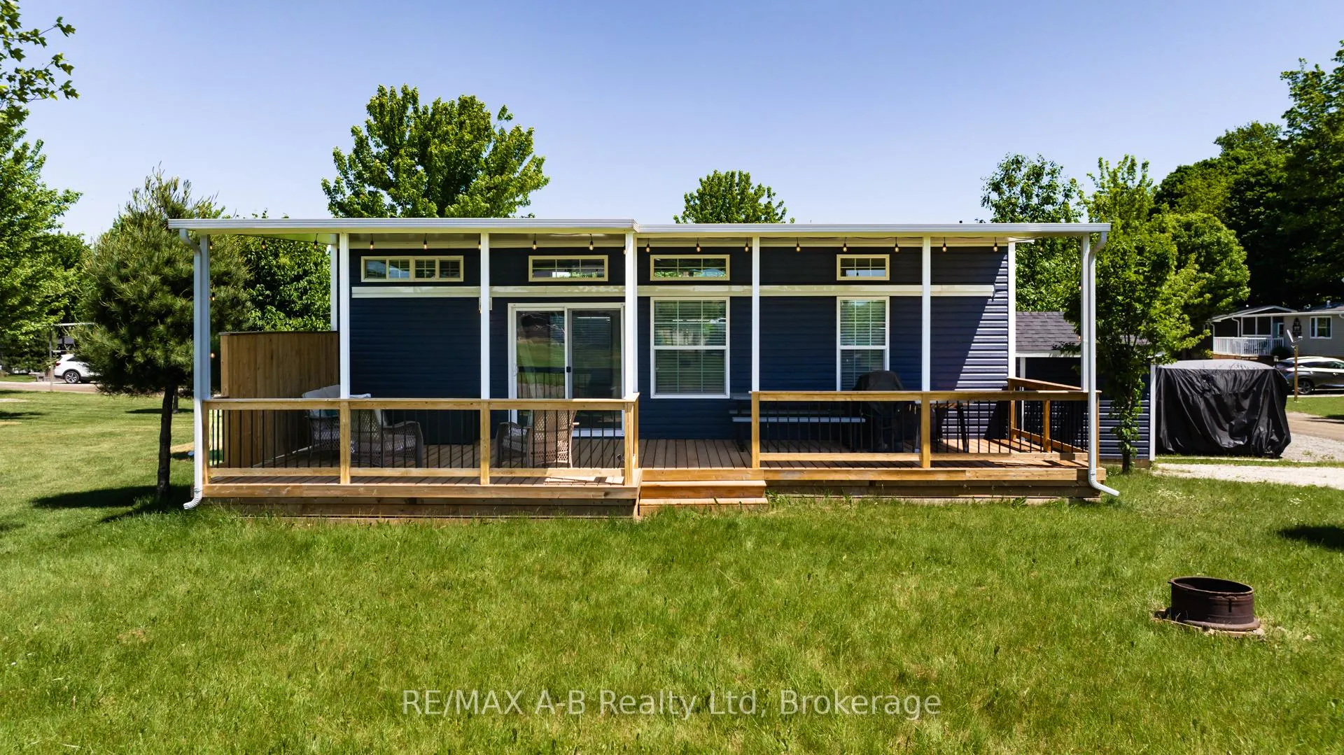 Front of Unit 652, 923590 Road 92 Street