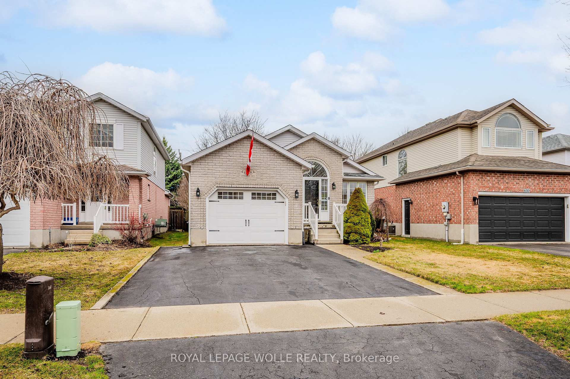 Photo 2 of 628 Spinnaker Crescent, Waterloo — HOMEH