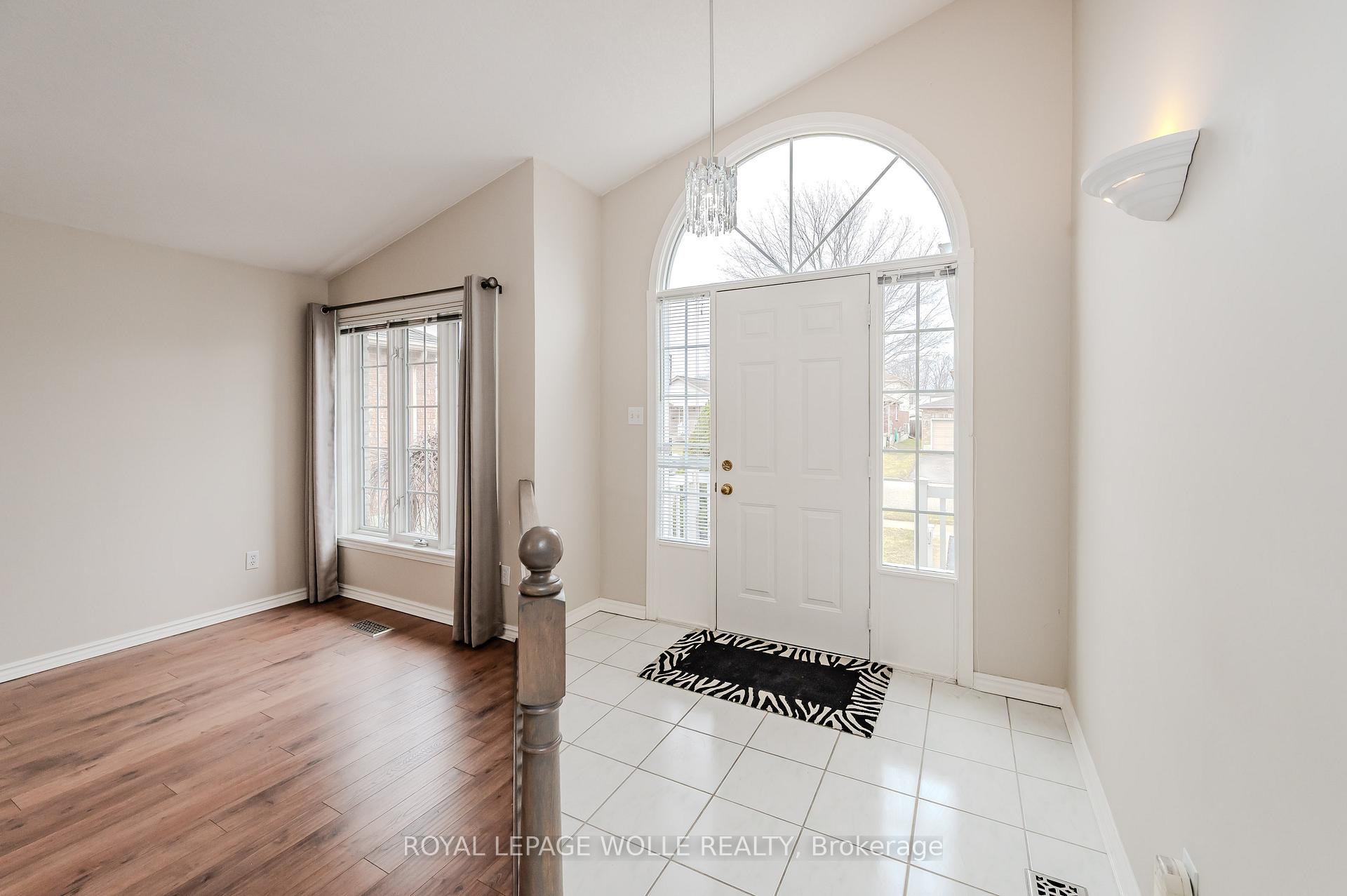 Photo 4 of 628 Spinnaker Crescent, Waterloo — HOMEH