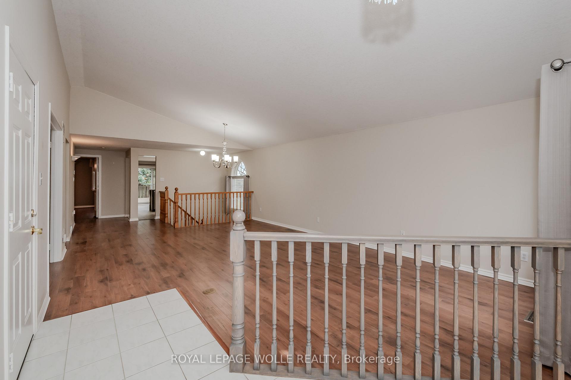 Photo 5 of 628 Spinnaker Crescent, Waterloo — HOMEH