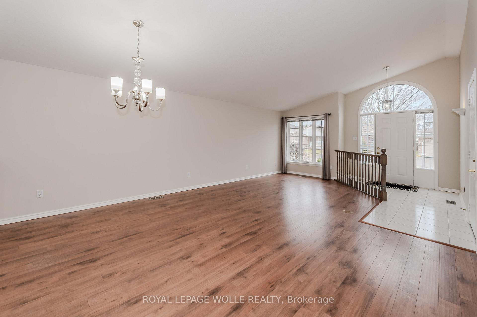 Photo 7 of 628 Spinnaker Crescent, Waterloo — HOMEH