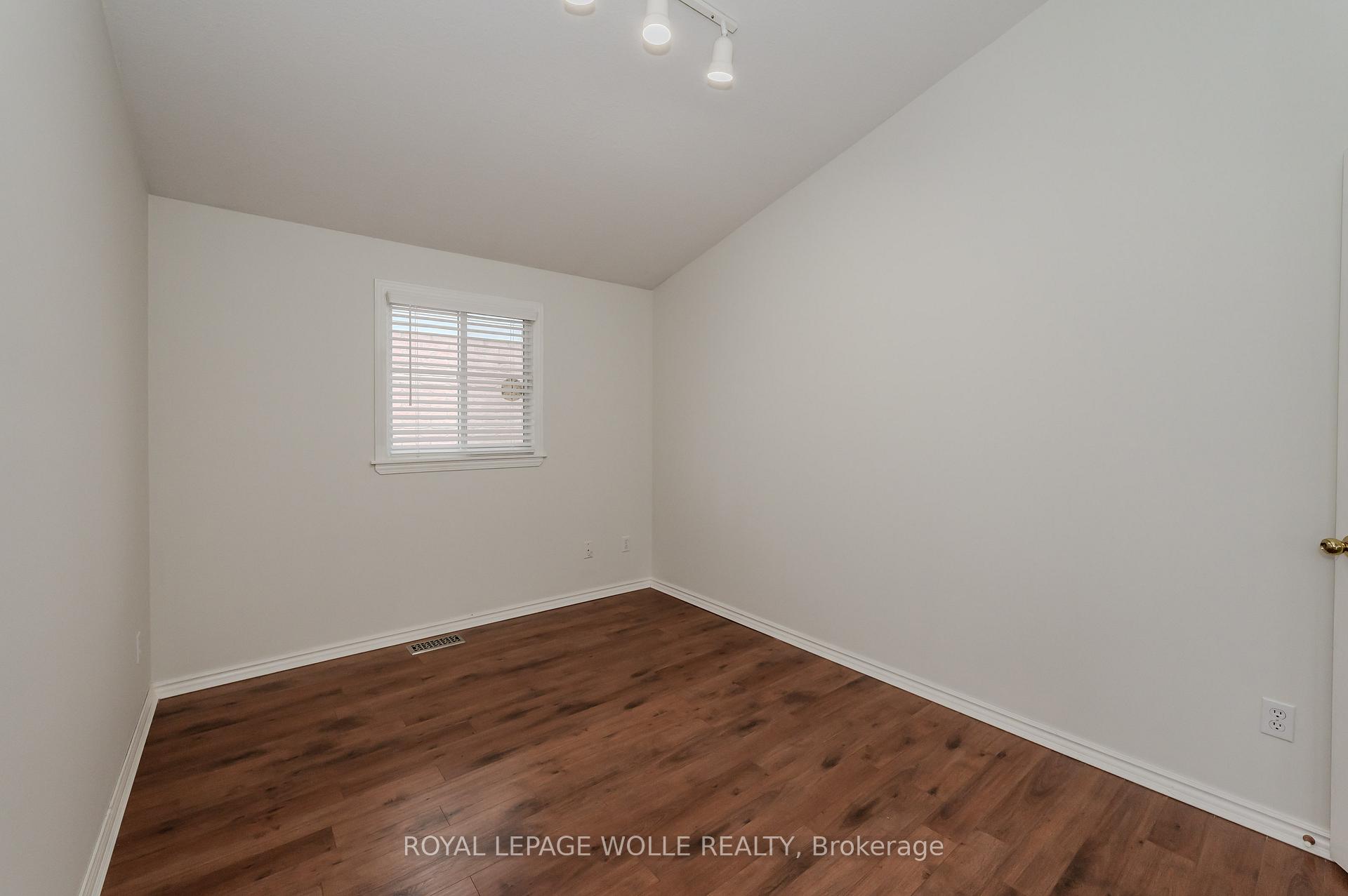 Photo 14 of 628 Spinnaker Crescent, Waterloo — HOMEH
