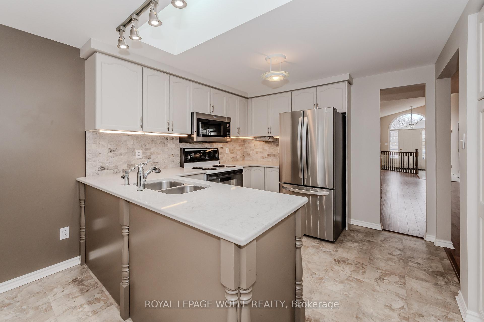 Photo 15 of 628 Spinnaker Crescent, Waterloo — HOMEH