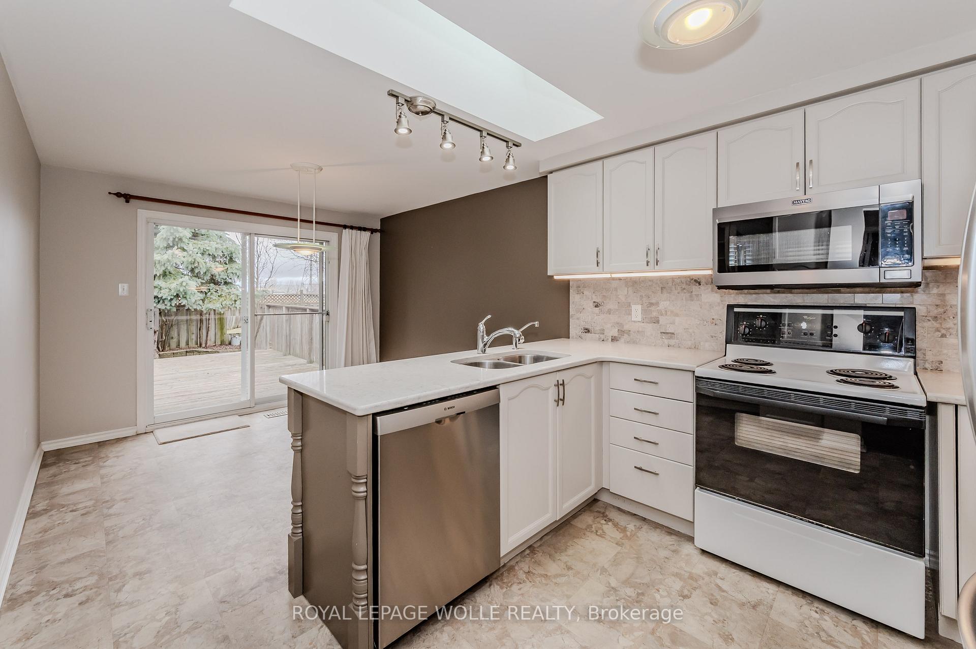 Photo 16 of 628 Spinnaker Crescent, Waterloo — HOMEH