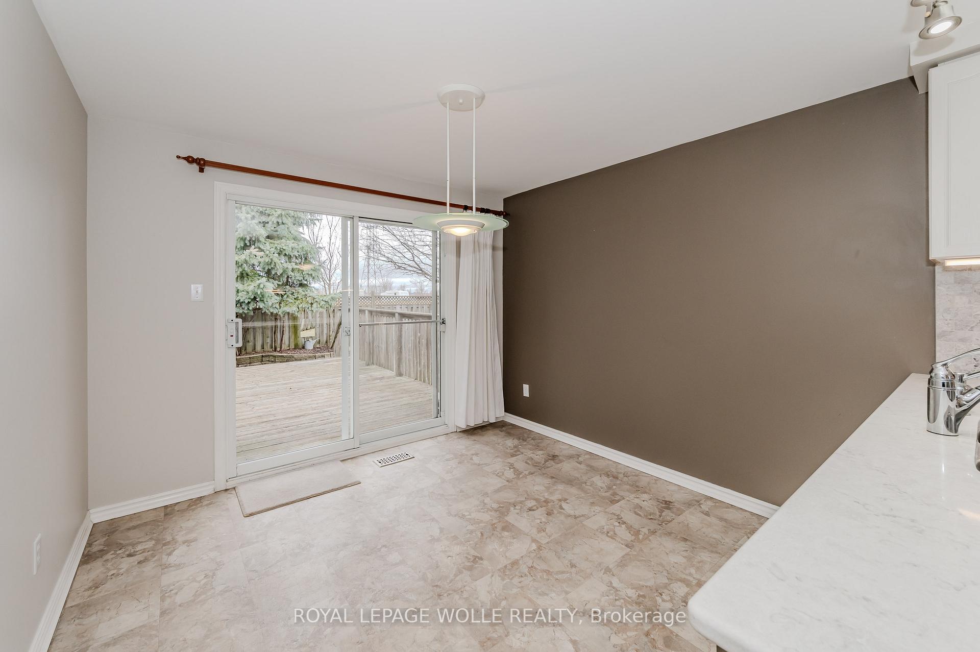 Photo 18 of 628 Spinnaker Crescent, Waterloo — HOMEH