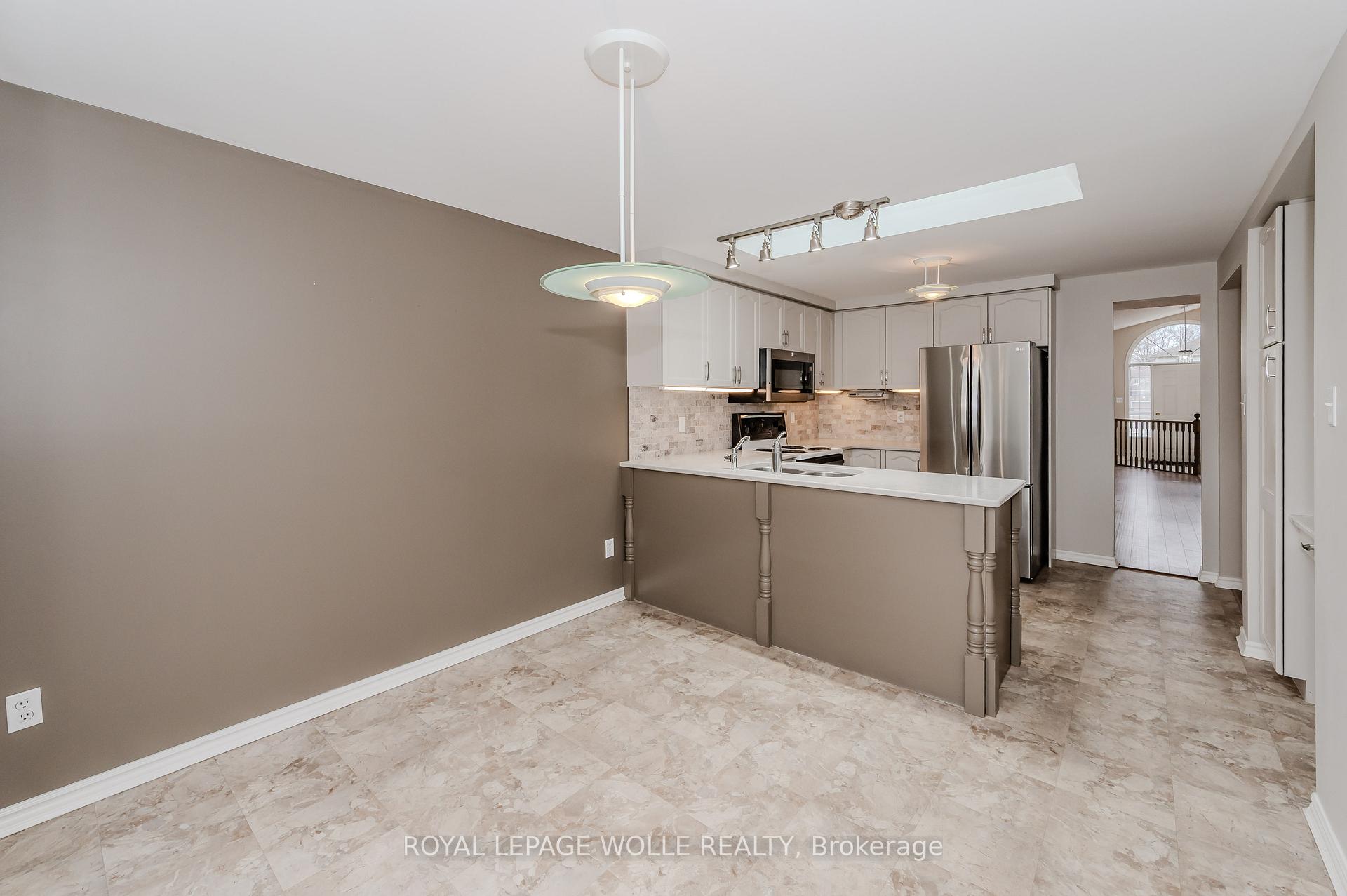 Photo 20 of 628 Spinnaker Crescent, Waterloo — HOMEH