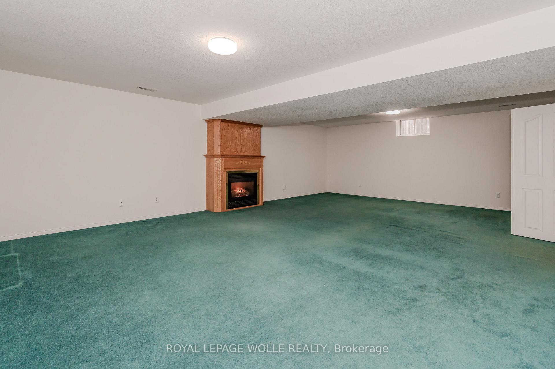 Photo 30 of 628 Spinnaker Crescent, Waterloo — HOMEH