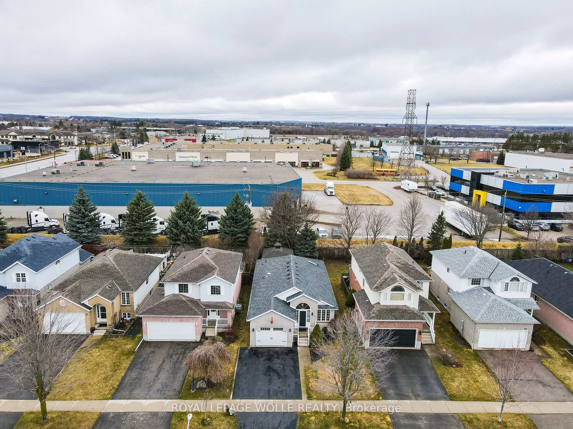 Photo 35 of 628 Spinnaker Crescent, Waterloo — HOMEH