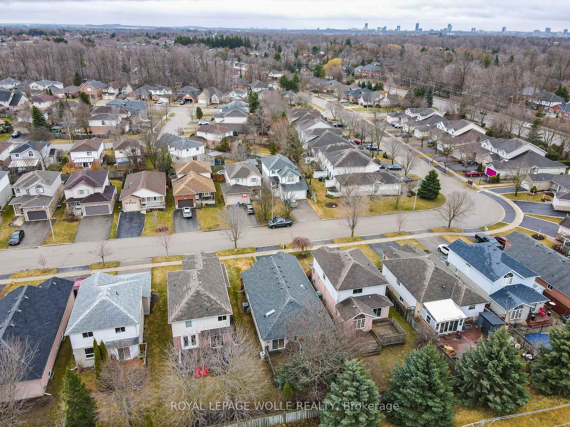 Photo 38 of 628 Spinnaker Crescent, Waterloo — HOMEH