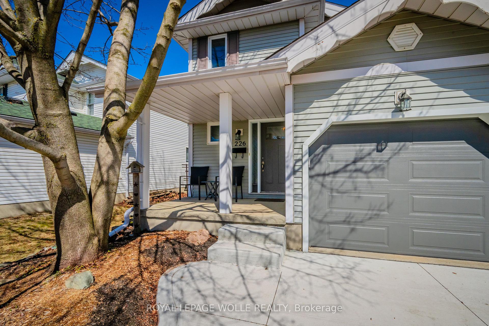 Photo 4 of 226 Auburn Drive, Waterloo — HOMEH
