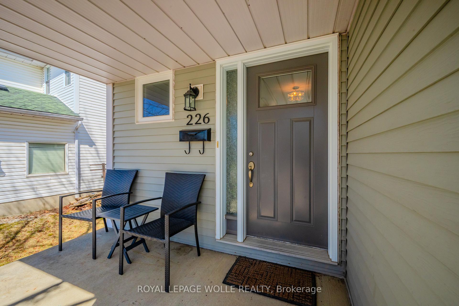Photo 5 of 226 Auburn Drive, Waterloo — HOMEH