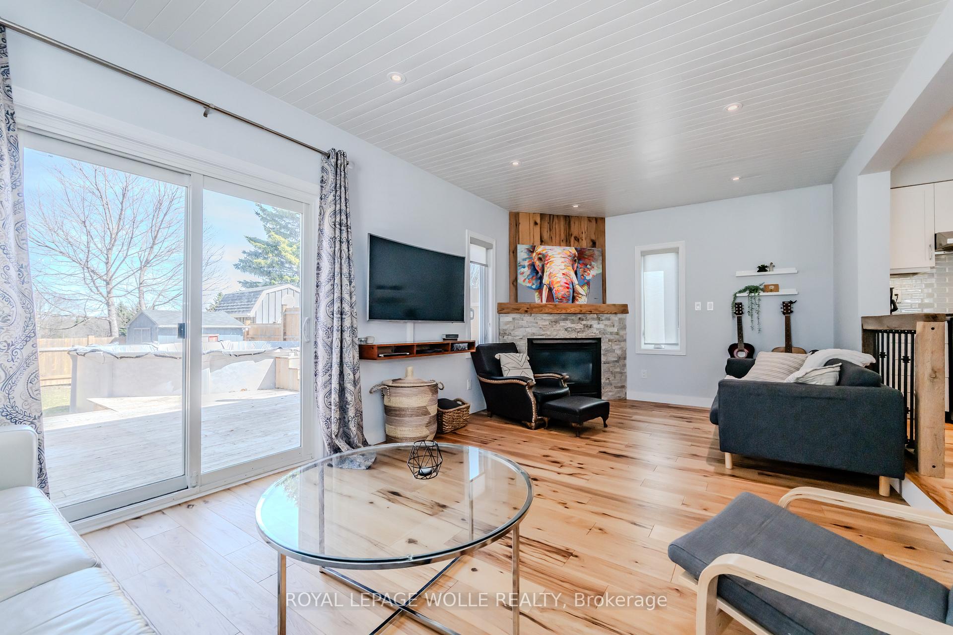 Photo 18 of 226 Auburn Drive, Waterloo — HOMEH