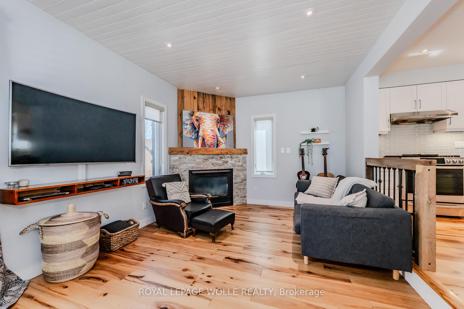 Photo 19 of 226 Auburn Drive, Waterloo — HOMEH