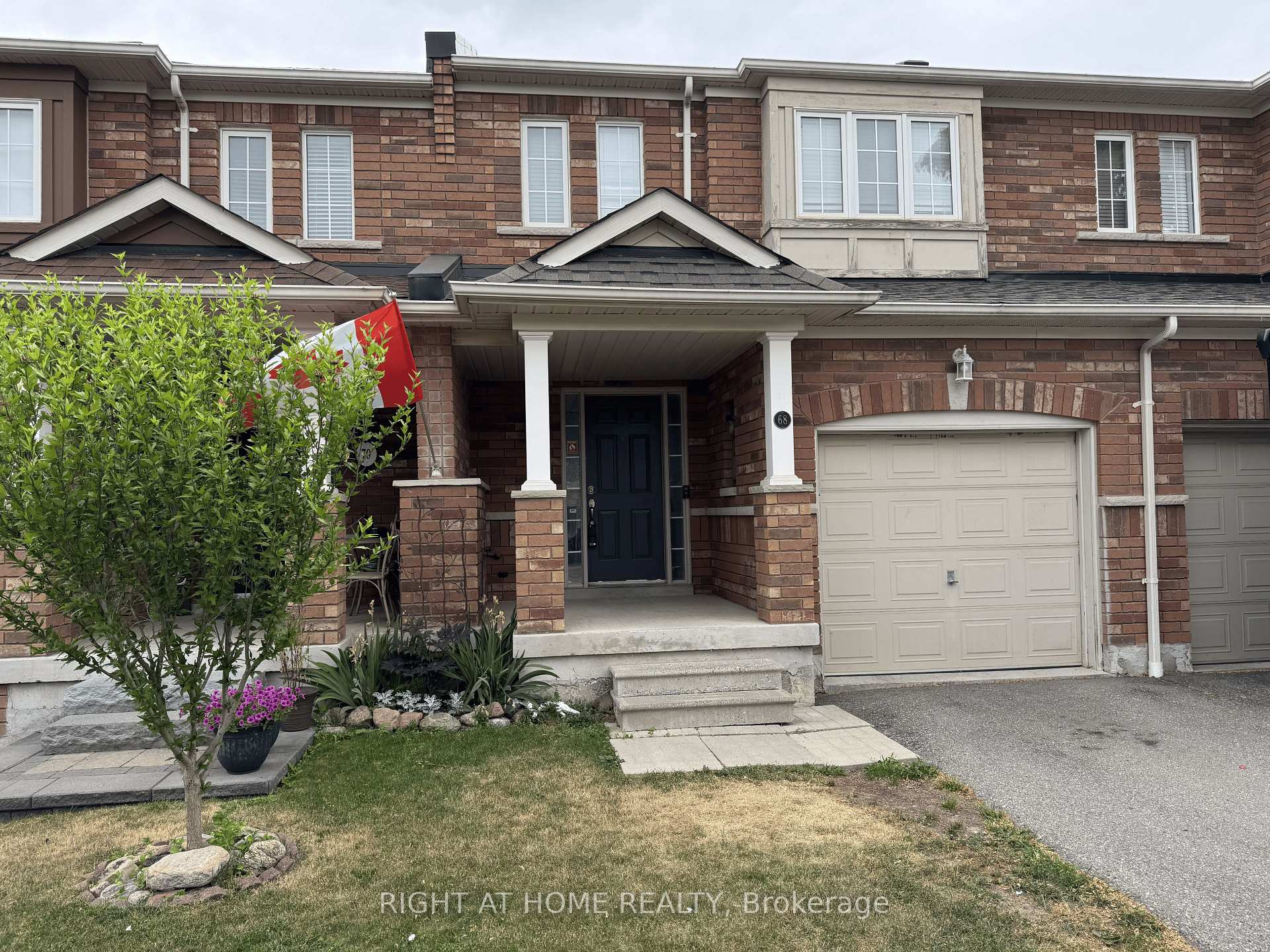 Photo 2 of 68 Presley Crescent, Whitby, Williamsburg — HOMEH