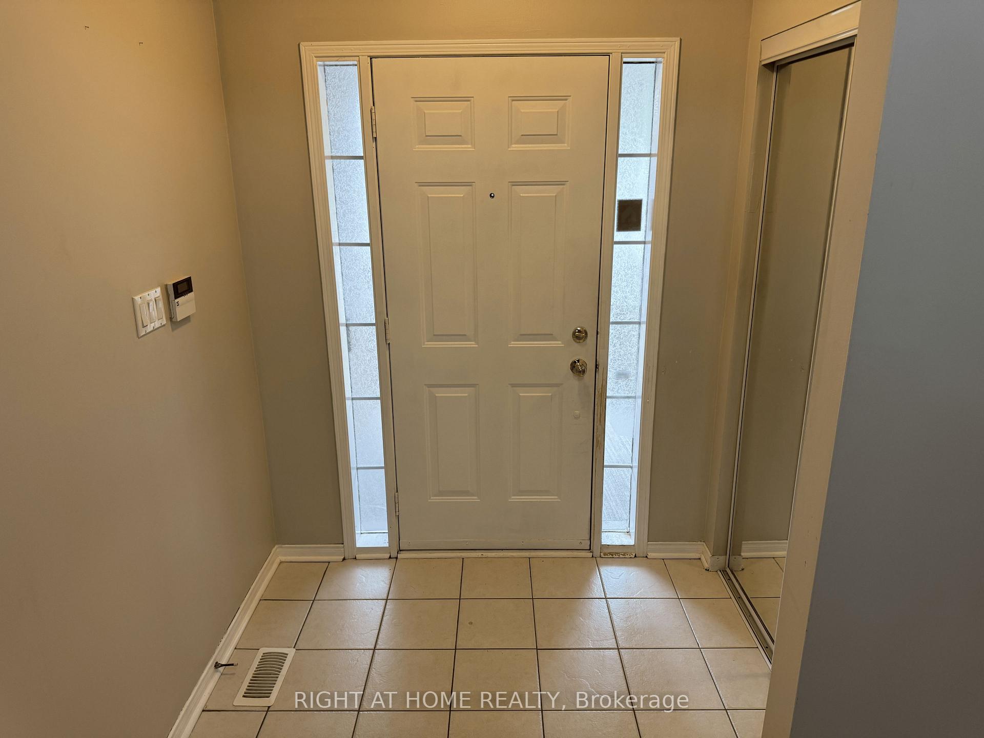 Photo 3 of 68 Presley Crescent, Whitby, Williamsburg — HOMEH