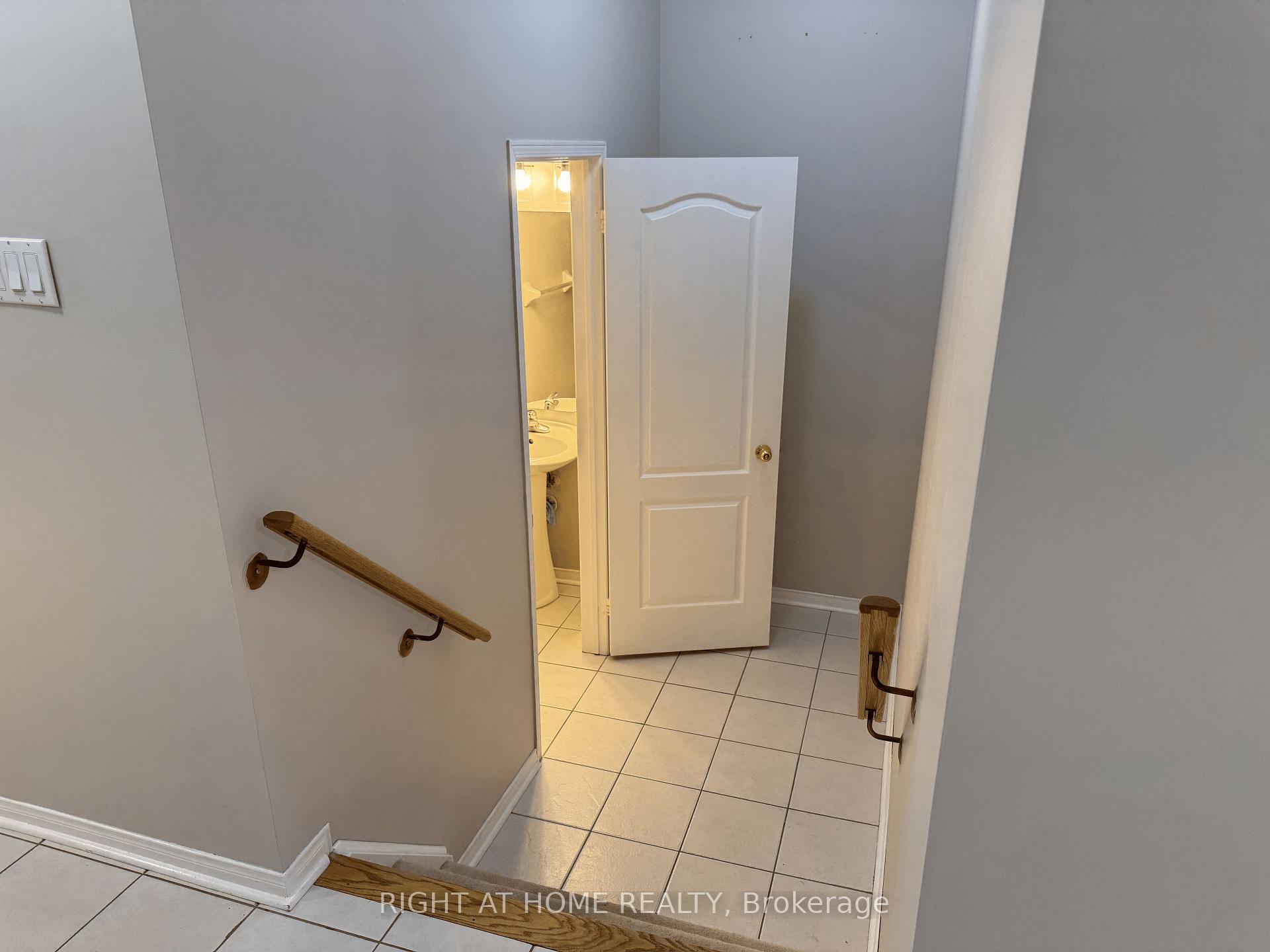 Photo 5 of 68 Presley Crescent, Whitby, Williamsburg — HOMEH