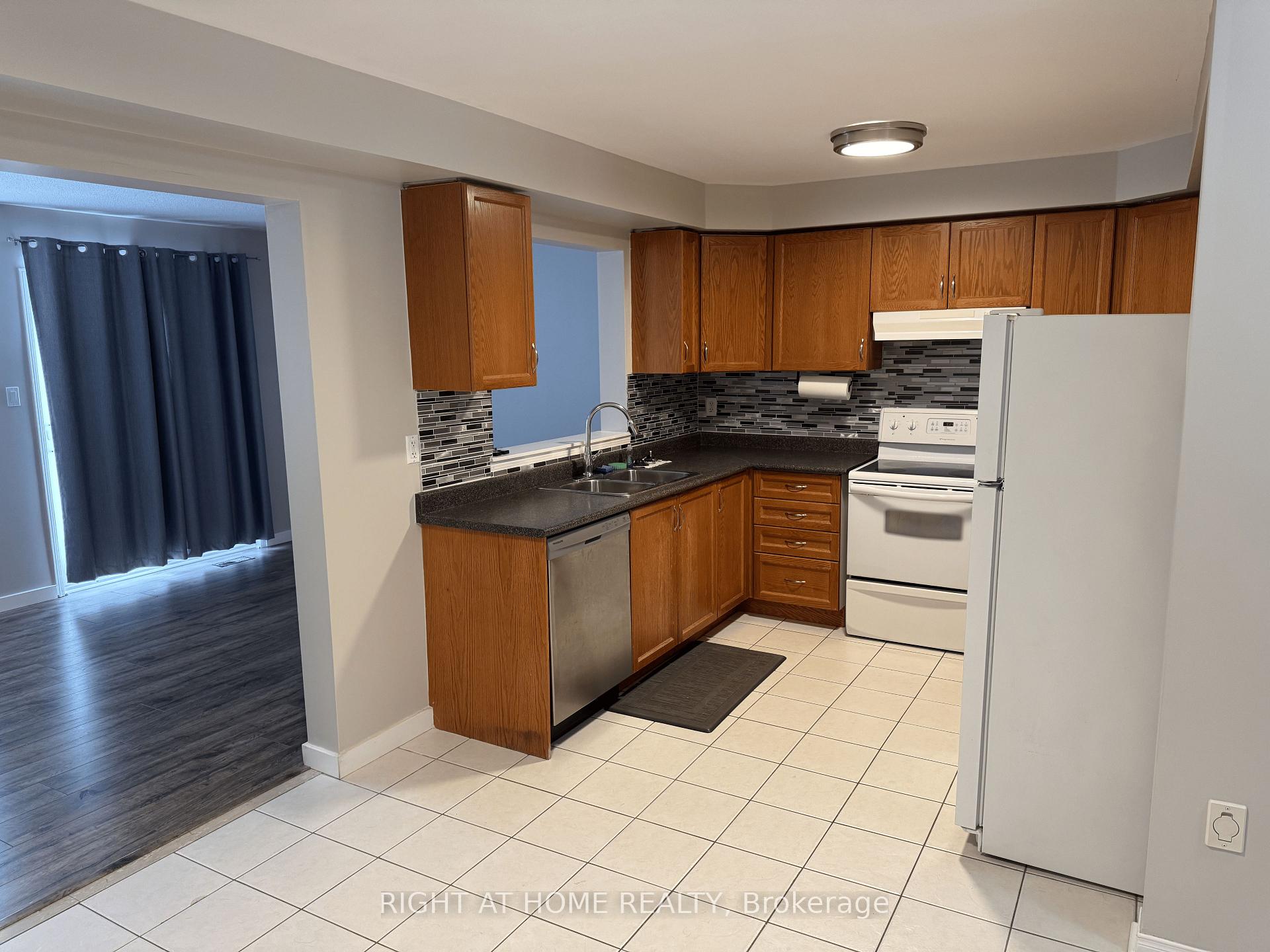 Photo 6 of 68 Presley Crescent, Whitby, Williamsburg — HOMEH