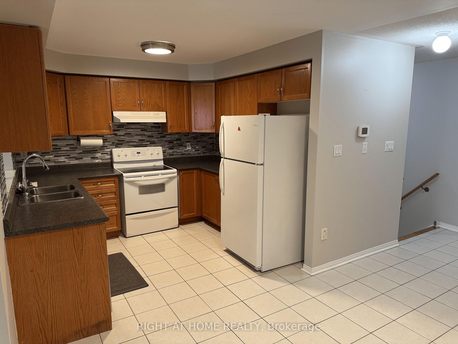 Photo 7 of 68 Presley Crescent, Whitby, Williamsburg — HOMEH
