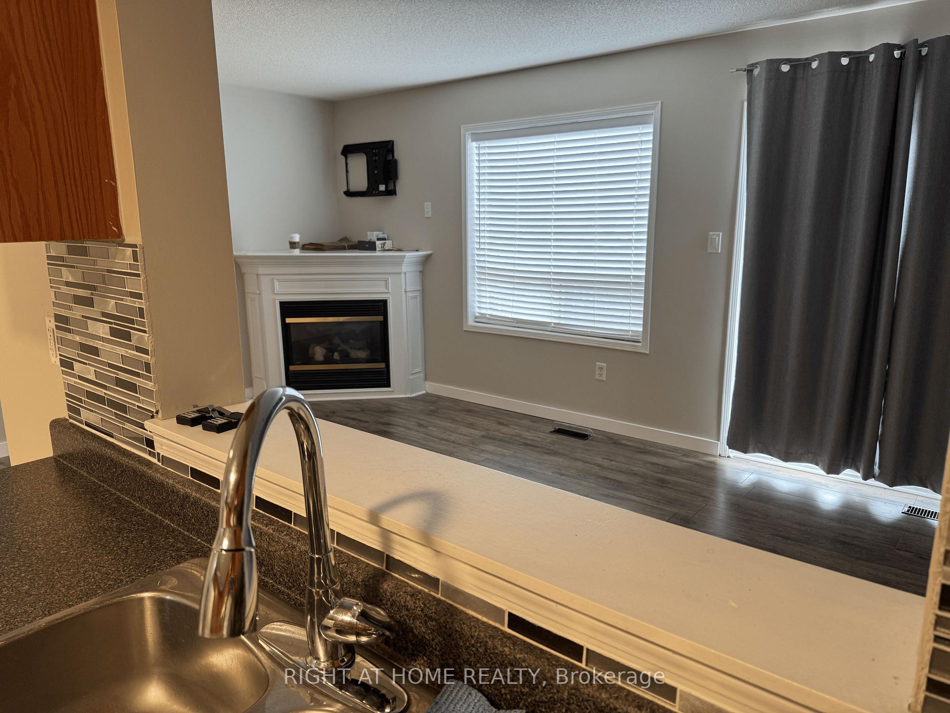 Photo 9 of 68 Presley Crescent, Whitby, Williamsburg — HOMEH