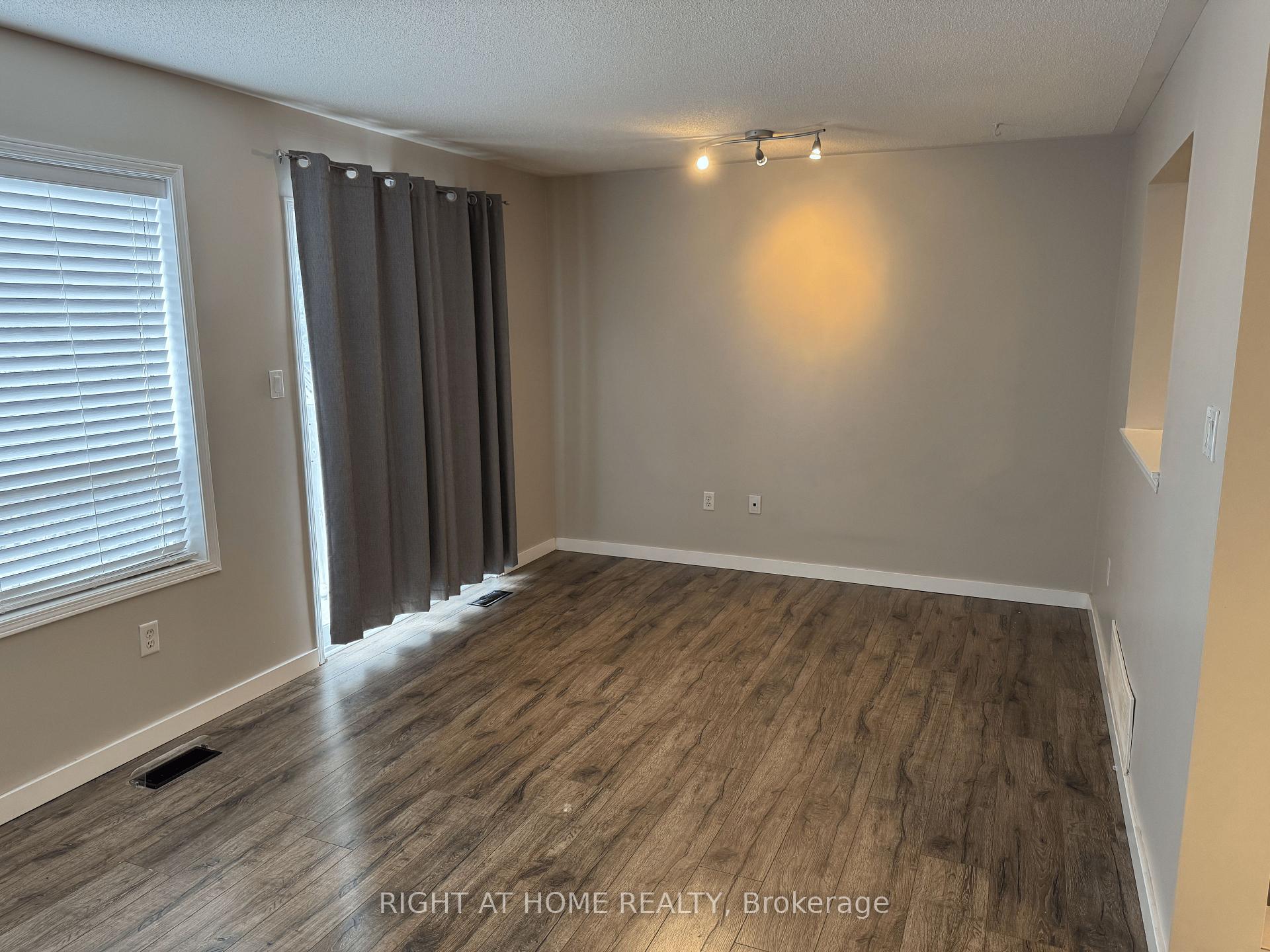 Photo 10 of 68 Presley Crescent, Whitby, Williamsburg — HOMEH