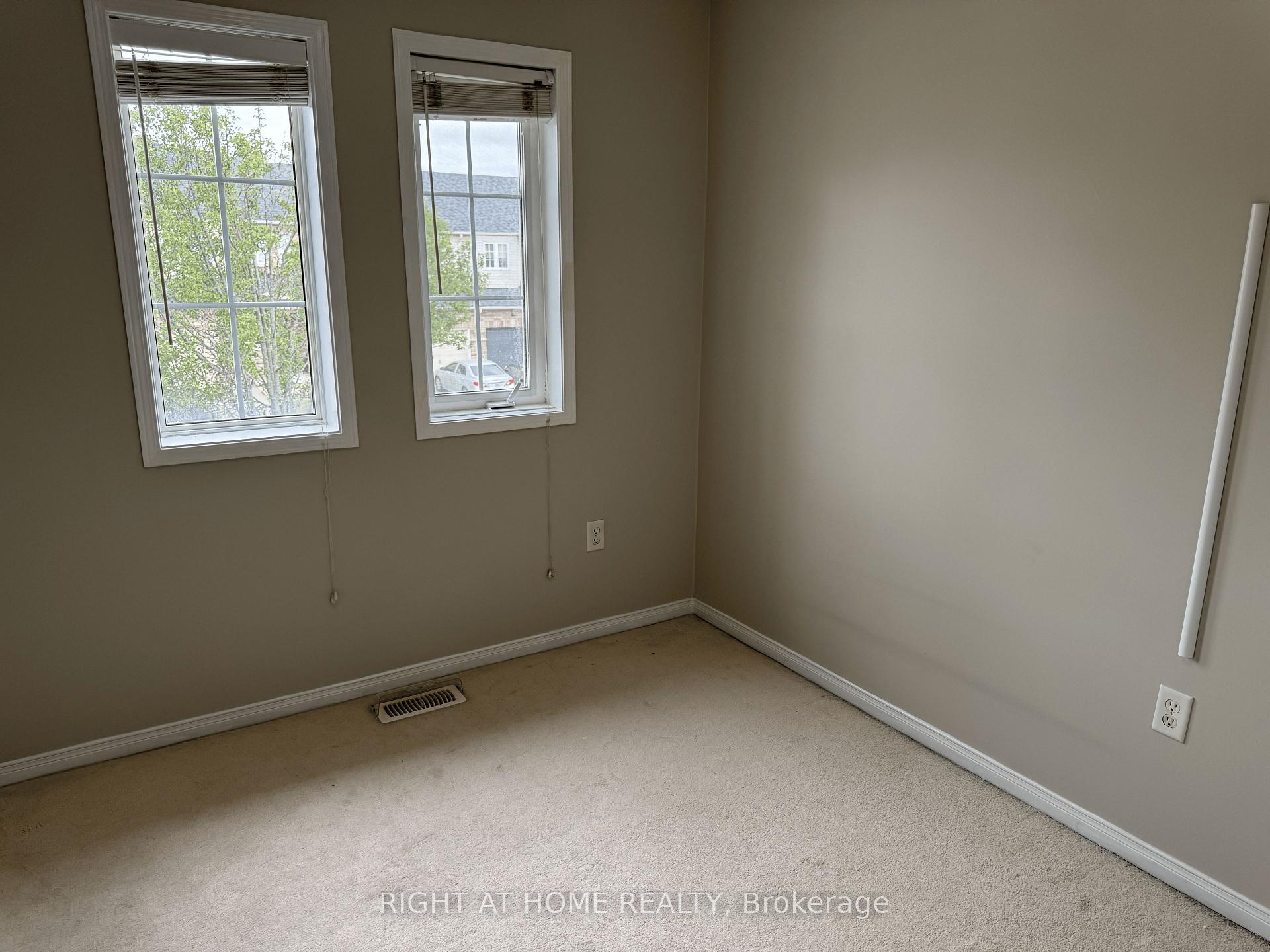 Photo 14 of 68 Presley Crescent, Whitby, Williamsburg — HOMEH