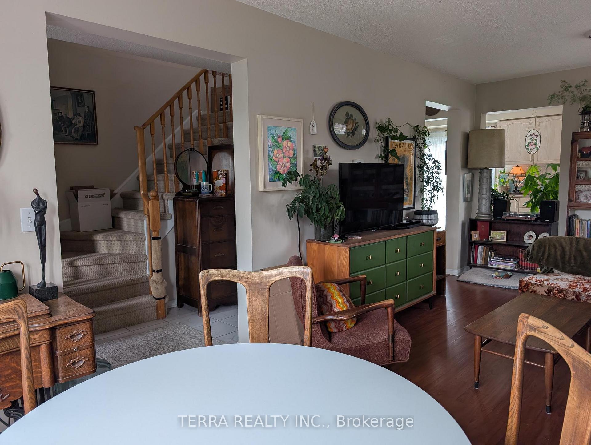 Photo 3 of 25 Wice Road, Barrie, Holly — HOMEH