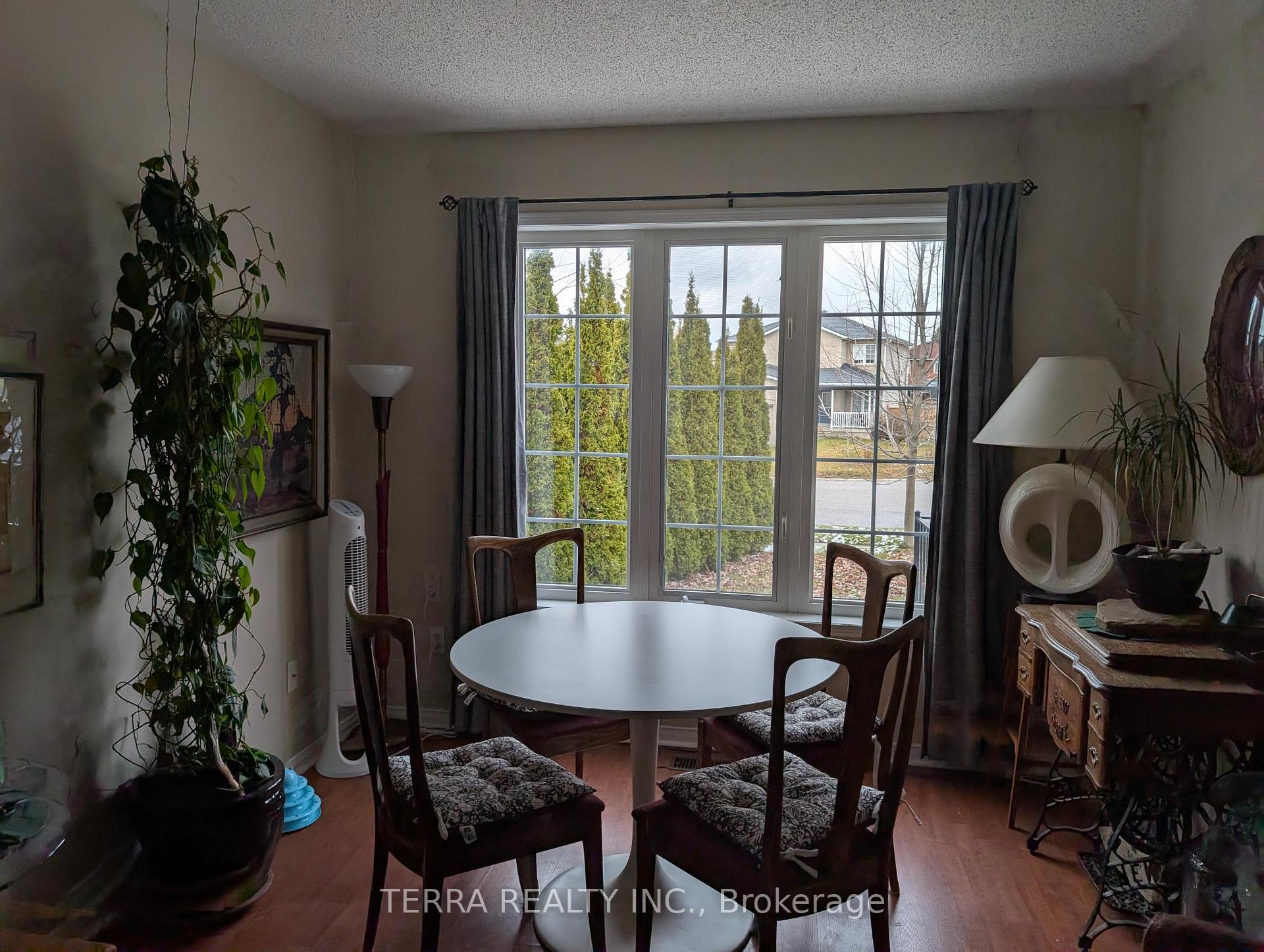 Photo 5 of 25 Wice Road, Barrie, Holly — HOMEH