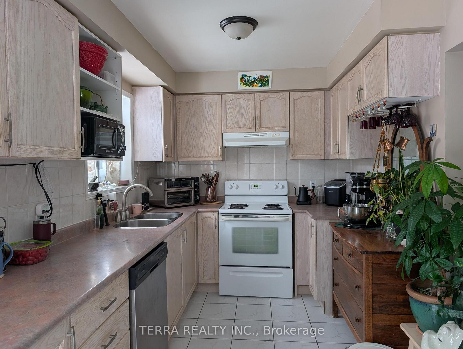 Photo 9 of 25 Wice Road, Barrie, Holly — HOMEH